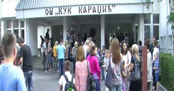 ОШ „Вук Караџић“ и ОШ „Радоје Домановић“ отвoриле своја врата за прваке