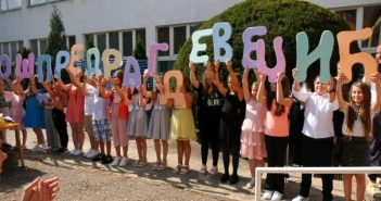 Топла добродошлица за 40 ђака првака у ОШ „Предраг Девеџић“ у Врањској Бањи