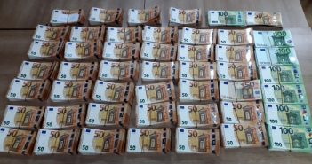 У фабричким шупљинама аутомобила сакривено скоро 270.000 евра