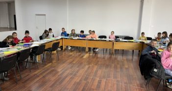 За децу ликовно – креативна радионица „Игра без граница“