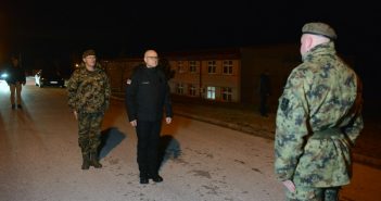 Министар Вучевић и генерал Мојсиловић обишли базу „Југ“ код Бујановца