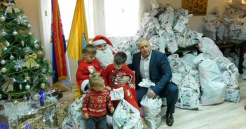 Градска општина Врањска Бања обезбедила новогодишње пакетиће за малишане