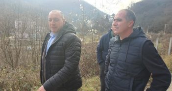 Асфалтира се пут према брани Првонек – радове обишли Булатовић и Сентић