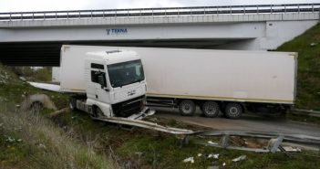 На путу ка Бресници шлепер ударио у банкину