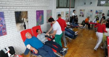На страни хуманости – акција добровољног давања крви окупила велики број грађана