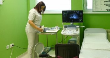 Медицинске сестре у Здравственом центру Врање свој празник прослављају радно – са пацијентима