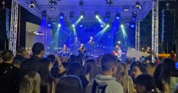 Грми Врањска Бања – публика у глас пева Ђанијеве хитове