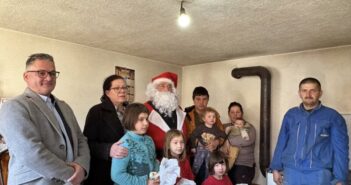 Већници обишли породице Арсић и Златковић – малишане обрадовали новогодишњим пакетићима