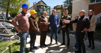 Министар Глишић обишао радове на реконструкцији ОШ „Вук Караџић“ у Сурдулици