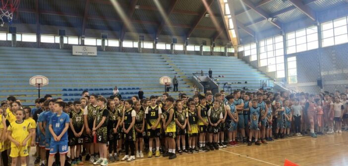 Мини баскет лига окупила велики број деце у Спортској хали у Врању