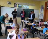 Ученицима првог разреда подељена ,,Пажљивкова правила у саобраћају“