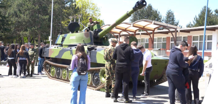 Дружење припадника 4. бригаде Копнене војске и ученика средњих школа