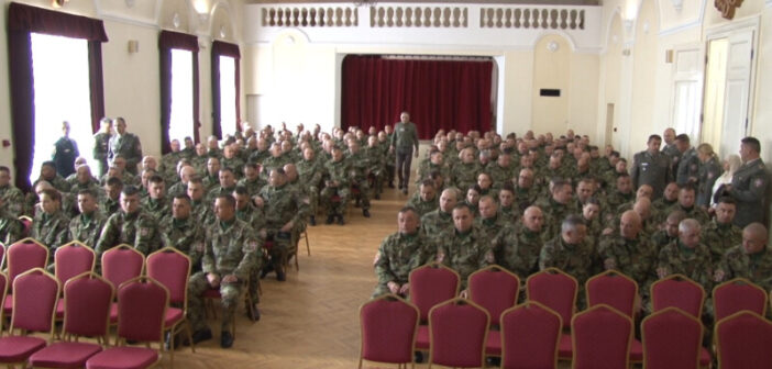 Професионалним војницима у Врању уручени уговори о раду на неодређено време