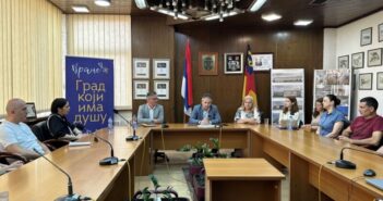 Градоначелник др Миленковић: Гашења ИТ одељења у врањској Гимназији неће бити