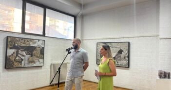 Никола Савић представио изложбу ,,Ломови – апстрактни израз у зграфиту“ у Врању