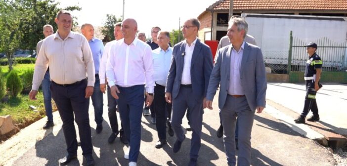 Од договора до реализације: Премијер и руководство Врања обишли нове саобраћајнице и амбуланту у Ратају