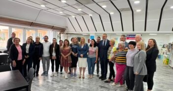 У Центру за азил боравe 72 Украјинца – малишанима уручена вредна донација