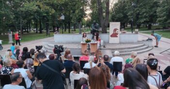 Књижевно вече Јелене Бачић Алимпић окупило бројне љубитеље писане речи