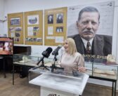 У Лесковцу представљена изложба „Трагом људске душе“ и програм врањске градске песме
