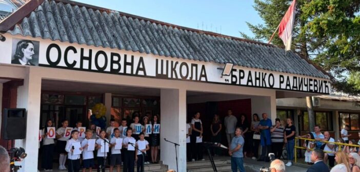 ОШ „Бранко Радичевић“ у Врању дочекала је 81 ђака првака