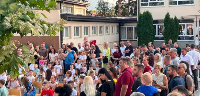 Први дан школске године за прваке у ОШ „Јован Јовановић Змај“ у Врању