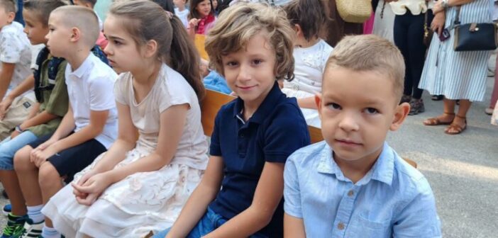 Почела нова школска година: Први пут у клупама више од 62.500 првака