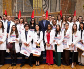 Уручени уговори о раду за 100 најбољих дипломаца медицине и 380 најбољих техничара